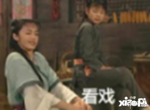 小洋睡不着吃瓜,吃瓜解闷度时光