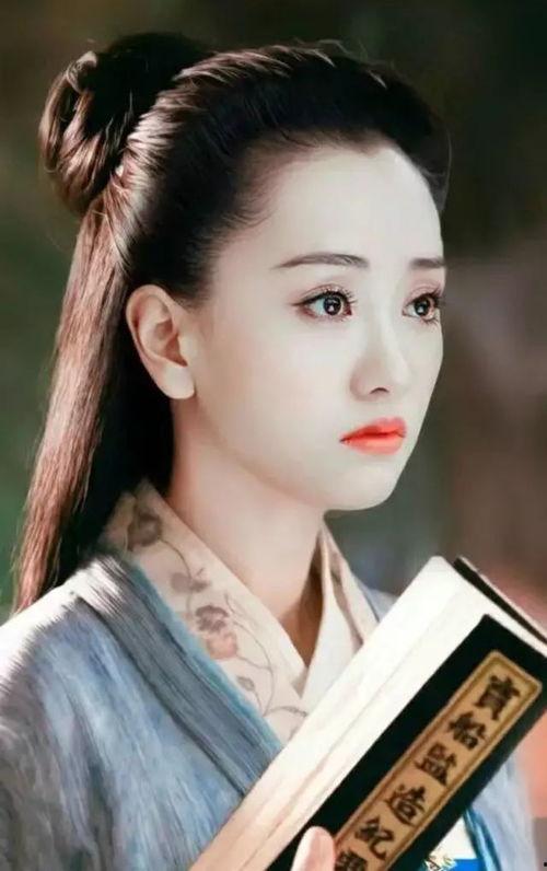 古装美女的吃瓜,宫廷秘闻里的甜蜜诱惑