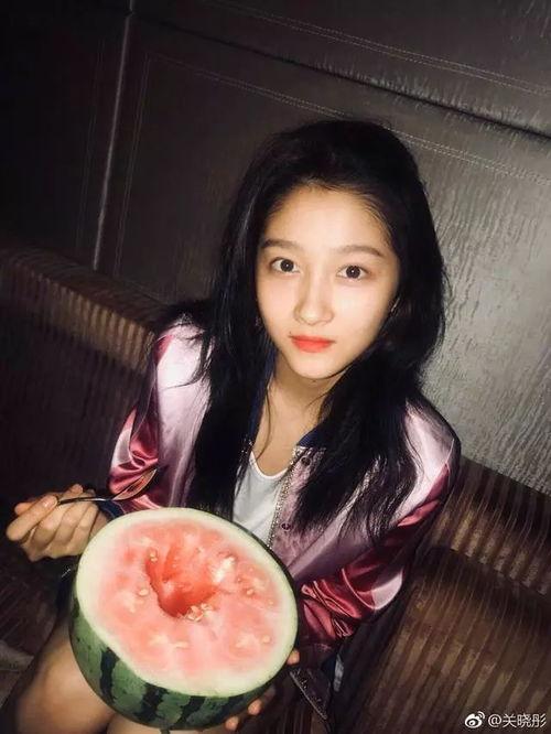 夏天吃瓜情侣照,情侣瓜照浪漫瞬间
