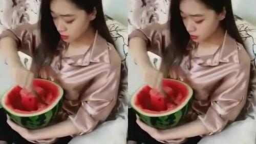 越南女人吃瓜视频,揭秘越南网红吃瓜文化