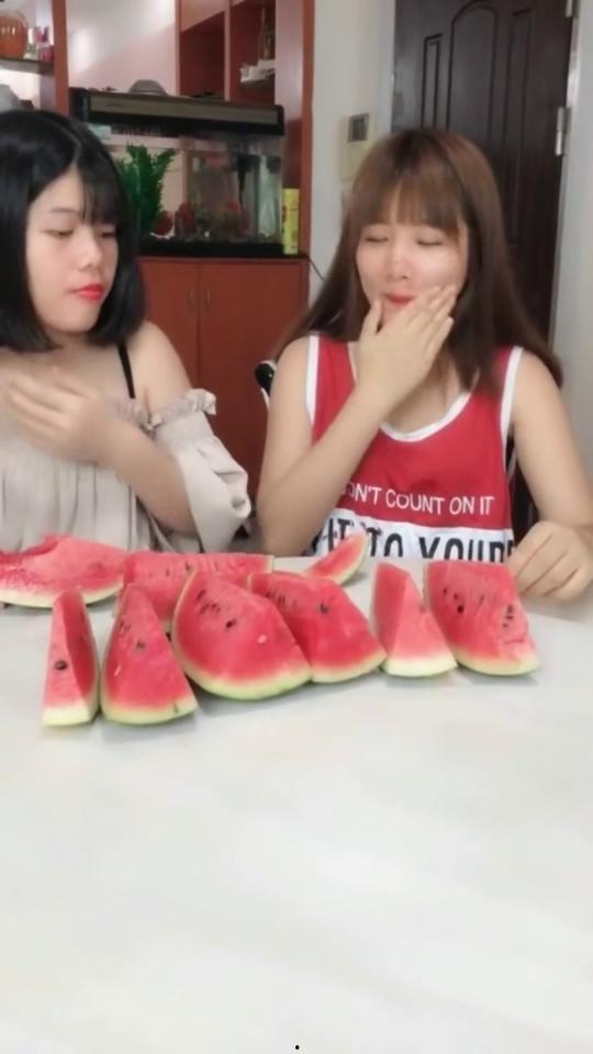 吃瓜比赛的女人们,揭秘吃瓜比赛中的女性力量