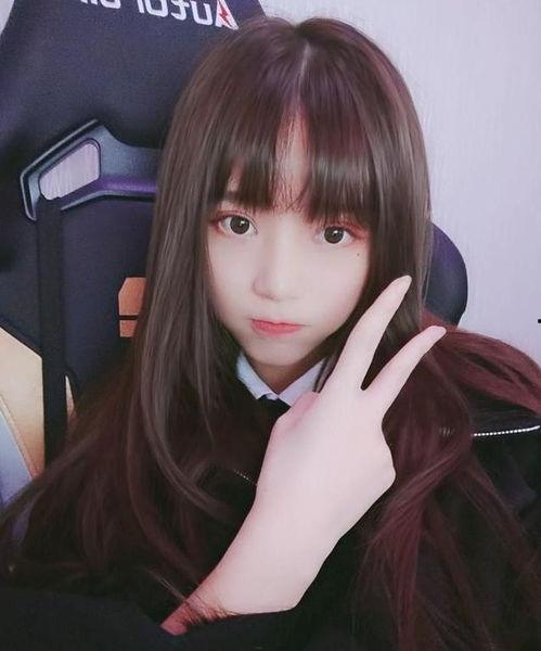 快手女主播吃瓜,快手女主播的甜蜜吃瓜时光