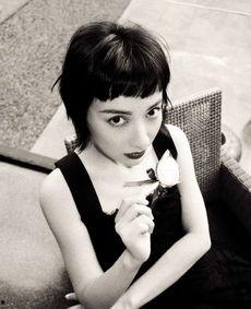 短发女神吃瓜图片高清,高清画面惊艳众人