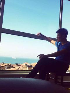 吃瓜群众露背视频,吃瓜群众捕捉街头时尚瞬间