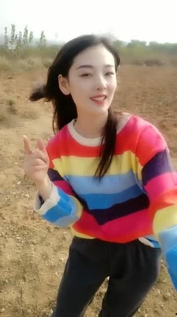 请妹妹吃瓜,请妹妹共享夏日瓜果时光