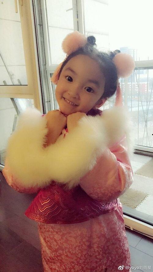 刘雨欣吃瓜,揭秘娱乐圈背后的真相