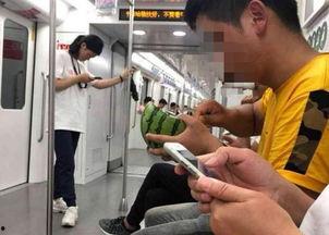 地铁吃瓜聊天,揭秘都市生活百态