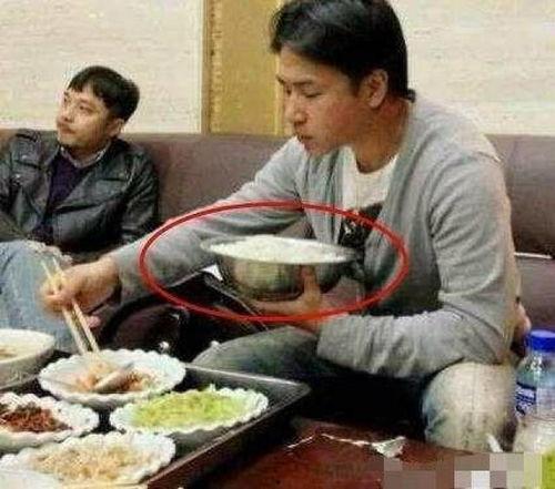 瓜哥吃盒饭视频,揭秘美食背后的温馨故事