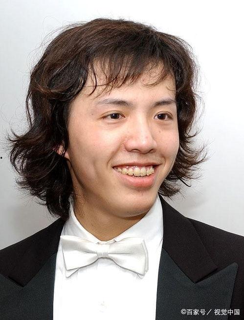 华晨宇吃瓜上窜下跳