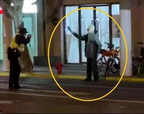 开枪打死吃瓜群众