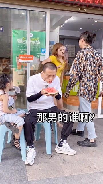 情侣吵架搞笑吃瓜,搞笑吃瓜群众围观