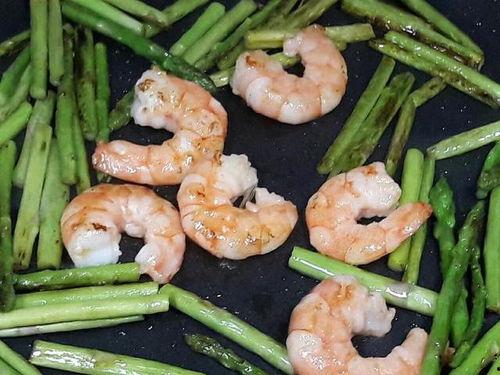 吃瓜嘴恶心咋回事,揭秘“吃瓜嘴恶心”现象背后的心理与社会因素