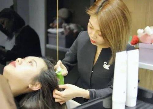 托尼老师吃瓜少女,一场别开生面的校园趣事