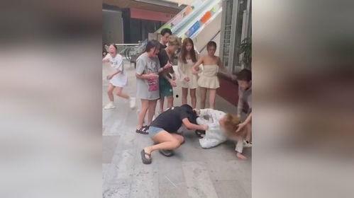 吃瓜精神小妹打架,一场不打不相识的较量