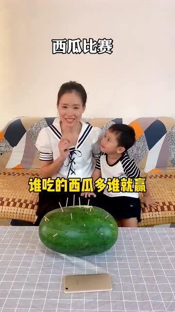 父子吃瓜比赛,吃瓜大赛欢乐无限