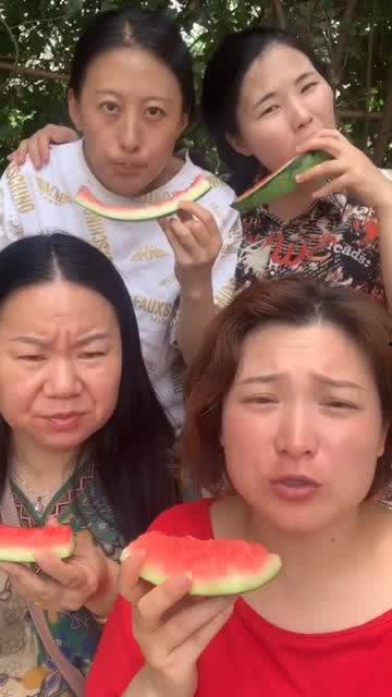 爱化妆的吃瓜,揭秘时尚界的甜蜜诱惑