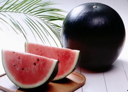 吃西瓜又吃瓜又洗脸,西瓜、瓜果与清爽洗脸