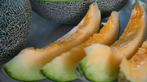 朋友送的瓜怎么吃,朋友赠瓜，教你轻松解锁美味新吃法